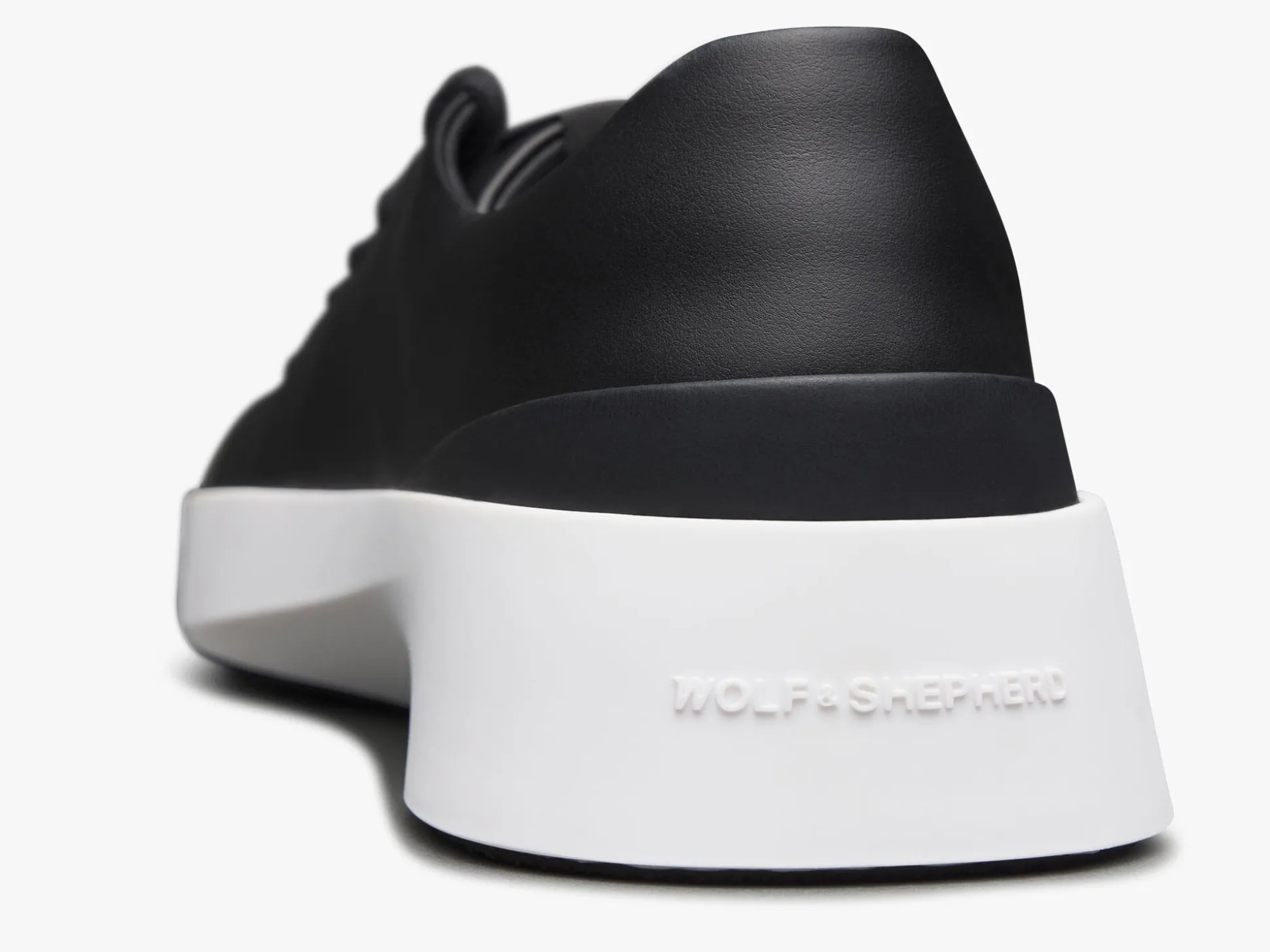 Wolf & Shepherd Cruise™ Lo> Trainers | Hybrid Dress