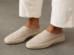 Wolf & Shepherd Cruise™ Mule>Women Slip-ons
