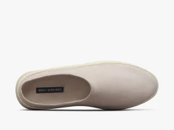 Wolf & Shepherd Cruise™ Mule>Women Slip-ons