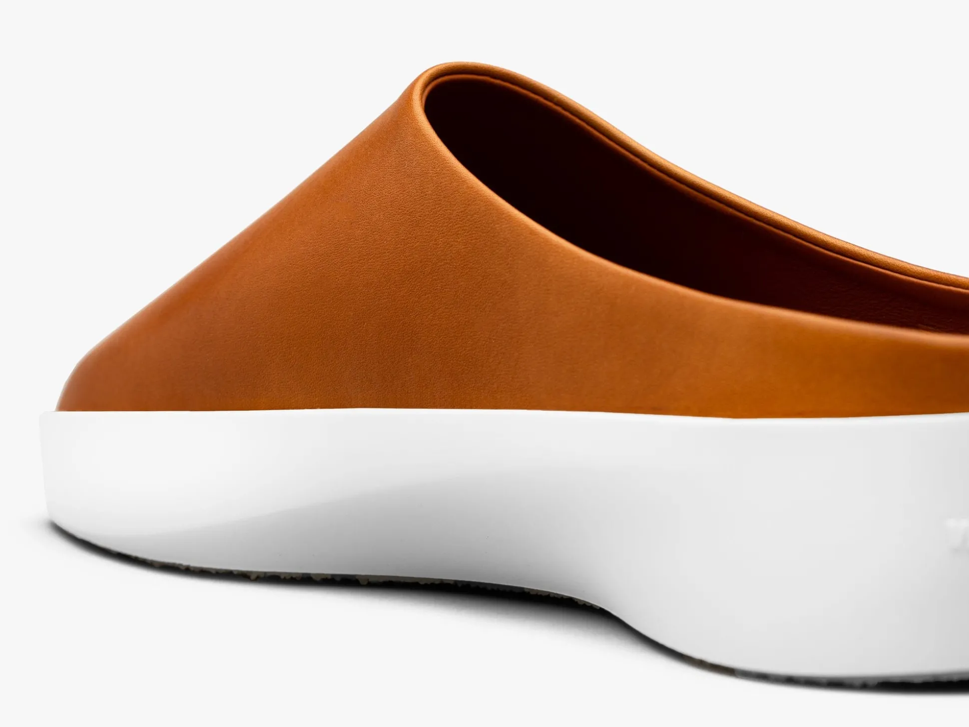 Wolf & Shepherd Cruise™ Mule>Women Slip-ons