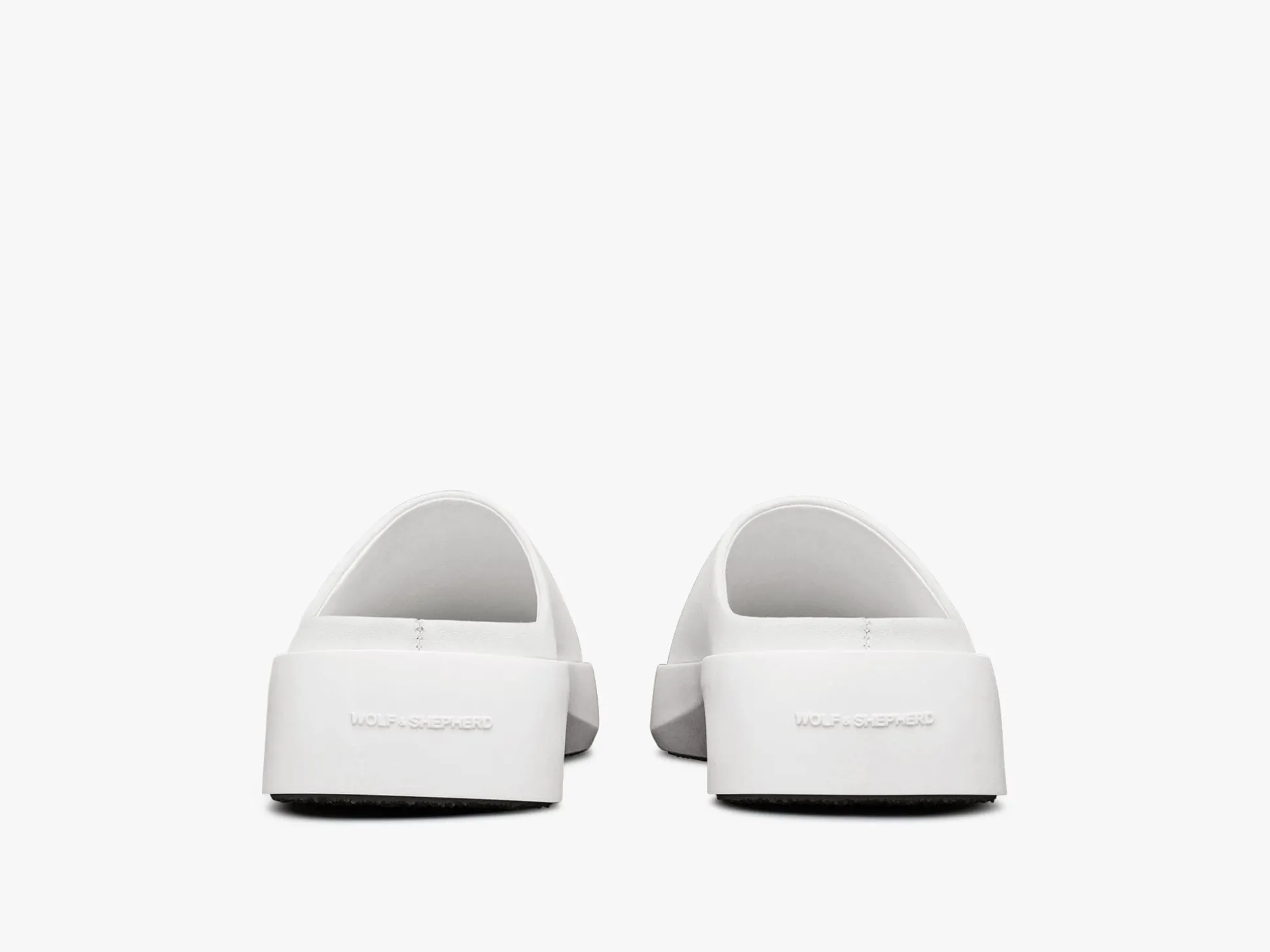 Wolf & Shepherd Cruise™ Mule>Women Slip-ons